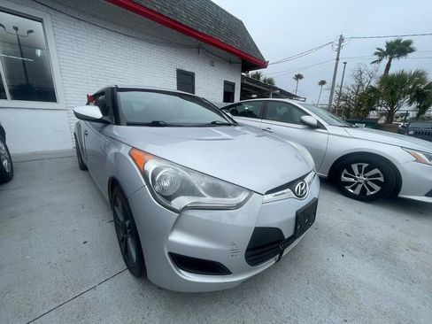 Used 2014 Hyundai Veloster FWD image 4
