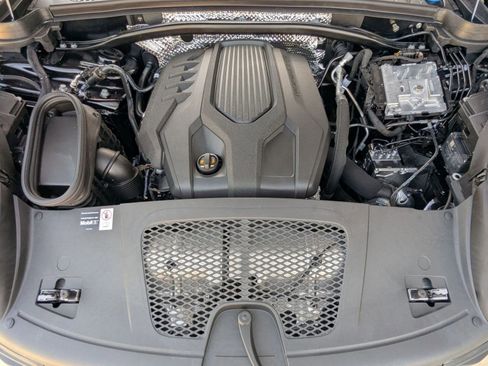 Certified 2025 Porsche Macan image 27