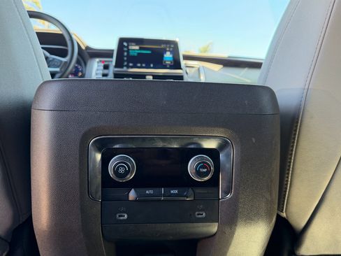 Used 2024 Chevrolet Tahoe LT AWD/4WD image 9