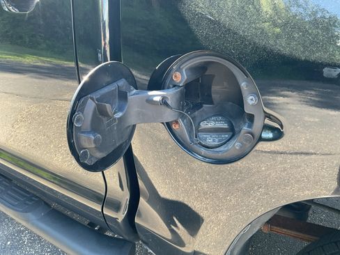 Used 2018 Toyota Tundra Platinum AWD/4WD image 23