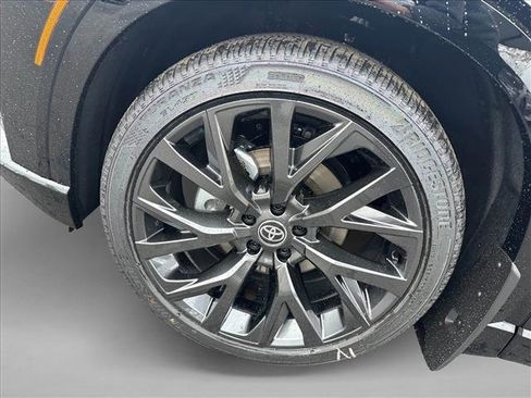 New 2025 Toyota Crown Signia image 16