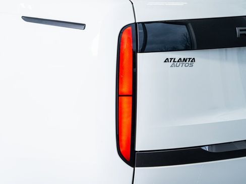 Used 2025 Land Rover Range Rover Long Wheelbase Autobiography image 25