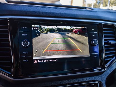 Used 2020 Volkswagen Atlas Cross Sport SEL image 25