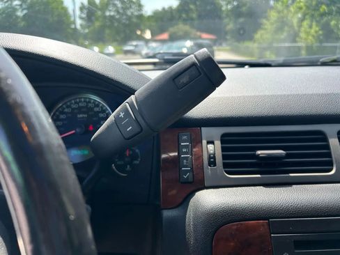 Used 2013 Chevrolet Avalanche LT image 19