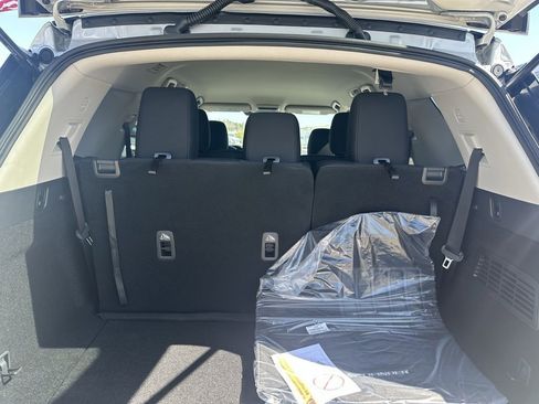 Certified 2025 Nissan Pathfinder S image 6