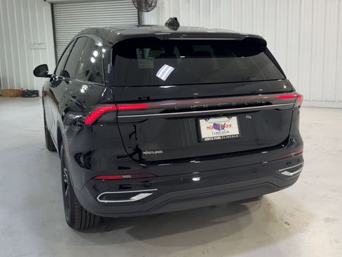 New 2026 Lincoln Nautilus Premier image 8