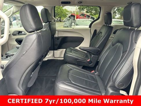 Used 2022 Chrysler Pacifica Touring-L AWD/4WD image 17