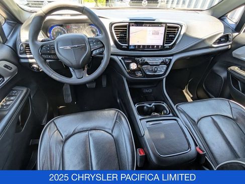 Used 2025 Chrysler Pacifica Limited FWD image 19
