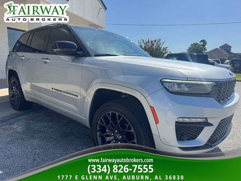 Used 2025 Jeep Grand Cherokee Summit AWD/4WD image 4