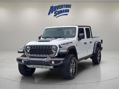 Used 2025 Jeep Gladiator Mojave w/ Convenience Group AWD/4WD image 2