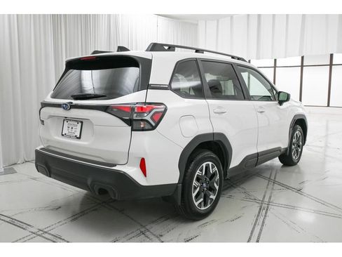 Used 2025 Subaru Forester Premium image 7