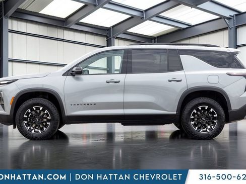 Used 2025 Chevrolet Traverse Z71 AWD/4WD image 3