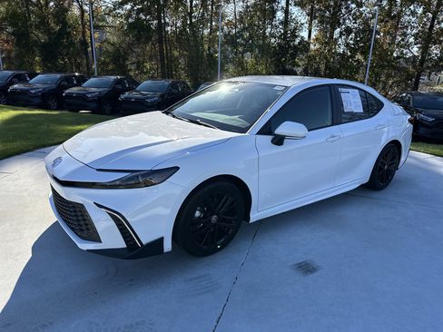 Certified 2025 Toyota Camry SE image 5