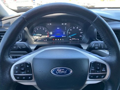 Used 2023 Ford Explorer XLT w/ Equipment Group 202A AWD/4WD image 32