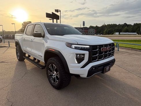 Used 2024 GMC Canyon AT4 w/ Canyon Safety Plus Package AWD/4WD image 7