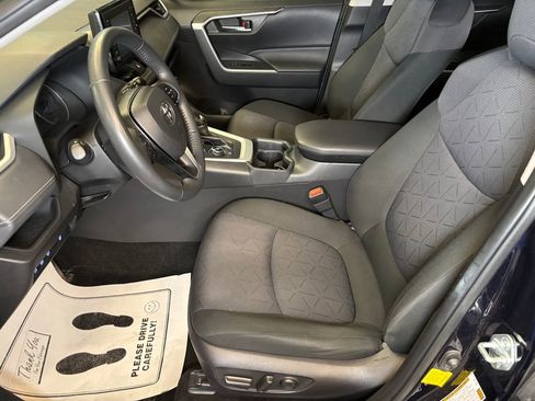 Used 2020 Toyota RAV4 XLE w/ XLE Grade Weather Package AWD/4WD image 19