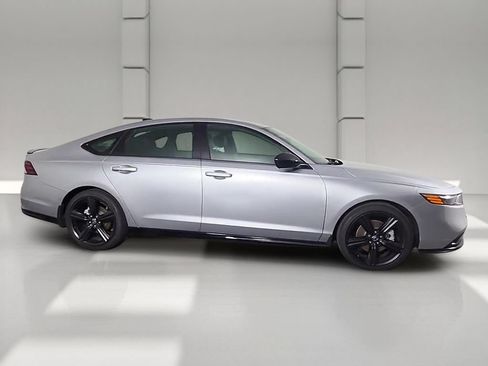 Used 2025 Honda Accord Sport image 35