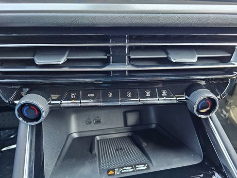 New 2026 Chevrolet Traverse LT w/ Driver Confidence Package FWD image 29