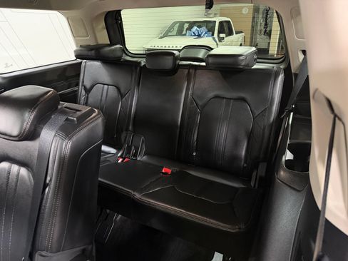 Used 2018 Ford Expedition Platinum AWD/4WD image 16