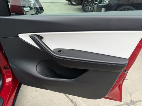 Used 2021 Tesla Model Y Long Range AWD/4WD image 31