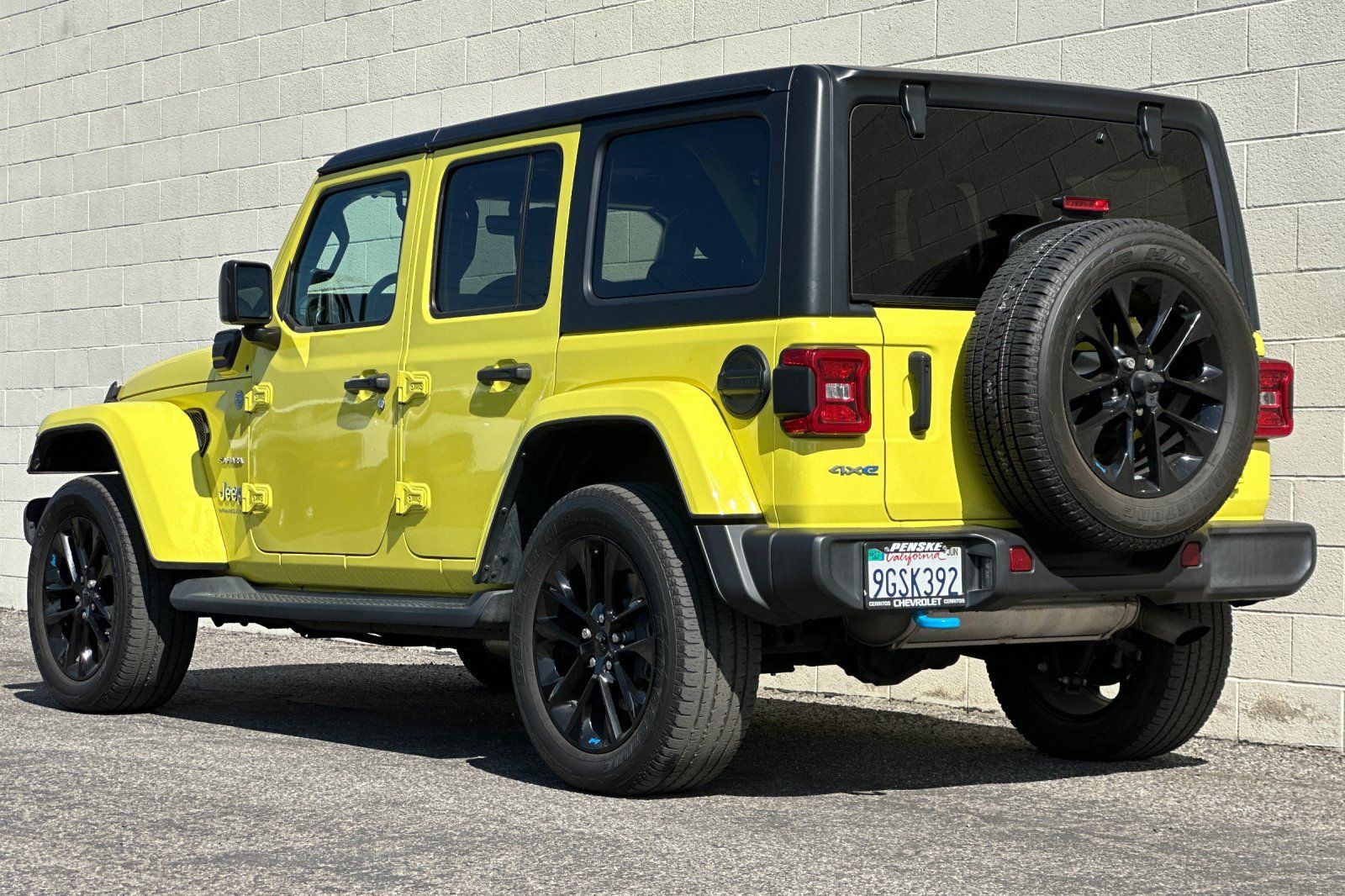 Used 2023 Jeep Wrangler Unlimited Sahara AWD/4WD image 6