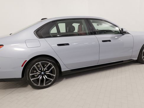 Used 2024 BMW 740i xDrive image 8