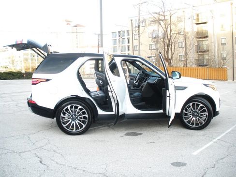 Used 2018 Land Rover Discovery HSE image 22