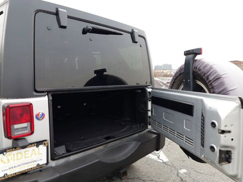 Used 2011 Jeep Wrangler Unlimited Sport image 31