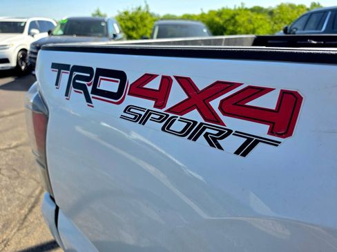 Used 2020 Toyota Tacoma TRD Sport AWD/4WD image 10