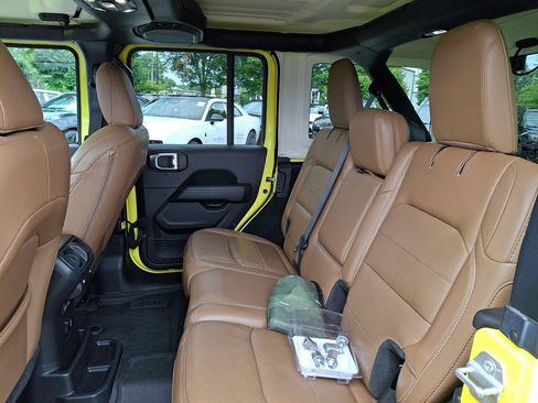 Used 2022 Jeep Wrangler Unlimited Sahara w/ Cold Weather Group AWD/4WD image 20
