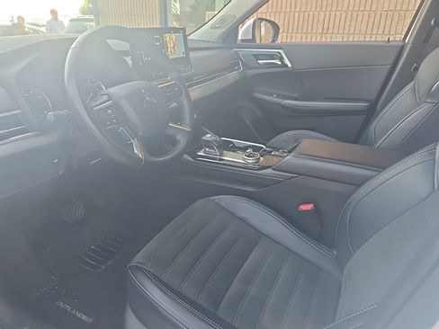 Used 2025 Mitsubishi Outlander SE AWD/4WD image 7