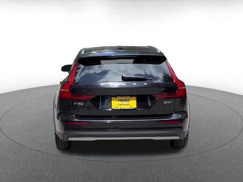 Used 2025 Volvo V60 B5 Cross Country Plus AWD/4WD image 12
