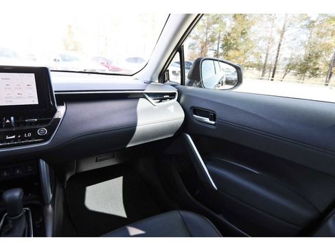 Used 2024 Toyota Corolla Cross XLE image 7