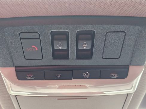 Used 2022 Nissan Rogue SL w/ SL Premium Package image 17