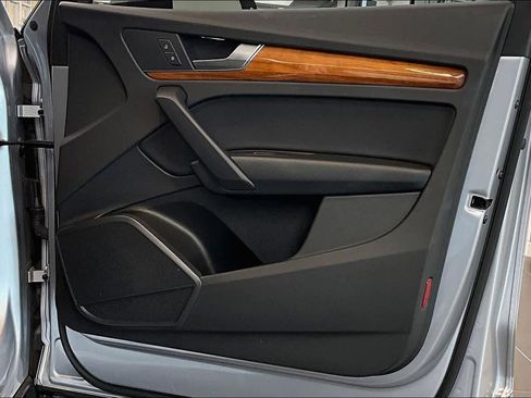 Used 2023 Audi Q5 2.0T Premium w/ Convenience Package image 22