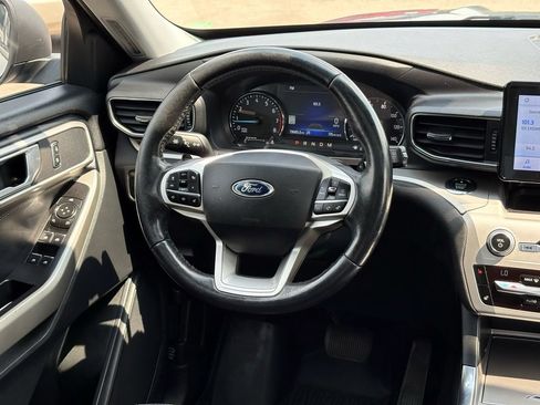 Used 2021 Ford Explorer XLT AWD/4WD image 12
