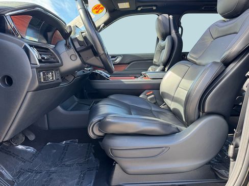 Used 2024 Lincoln Navigator Reserve image 9