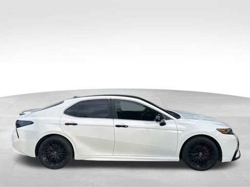 Used 2022 Toyota Camry SE FWD image 6