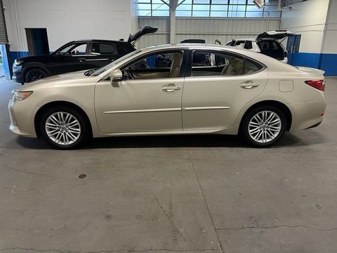 Used 2014 Lexus ES 350 w/ Luxury Package FWD image 6