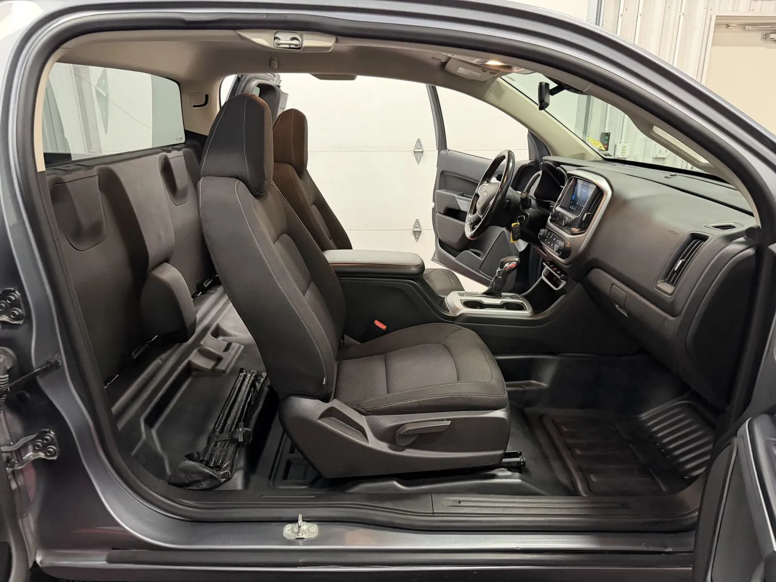Used 2022 Chevrolet Colorado LT w/ Fleet Safety Package RWD image 37