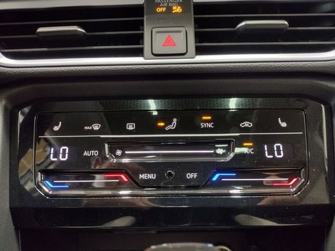 New 2025 Volkswagen Taos SE image 27