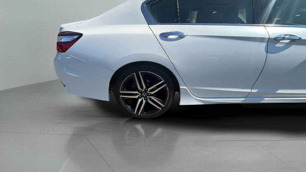 Used 2017 Honda Accord Touring image 36