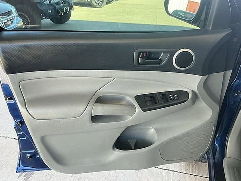 Used 2015 Toyota Tacoma PreRunner image 16