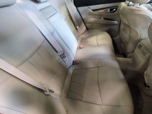 Used 2015 INFINITI Q70 5.6 w/ Deluxe Touring Package image 25