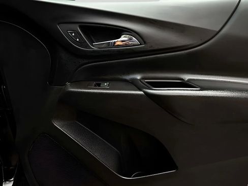 Used 2019 Chevrolet Equinox LT w/ Driver Convenience Package image 18