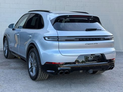 Used 2025 Porsche Cayenne GTS w/ Sport Chrono Package AWD/4WD image 3