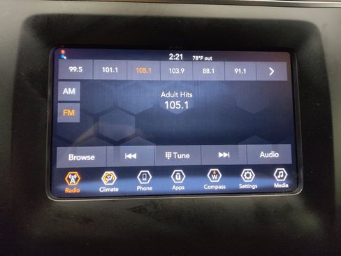 Used 2019 Jeep Cherokee Latitude w/ Popular Appearance Group AWD/4WD image 25