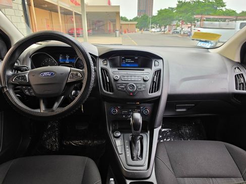 Used 2017 Ford Focus SE FWD image 15