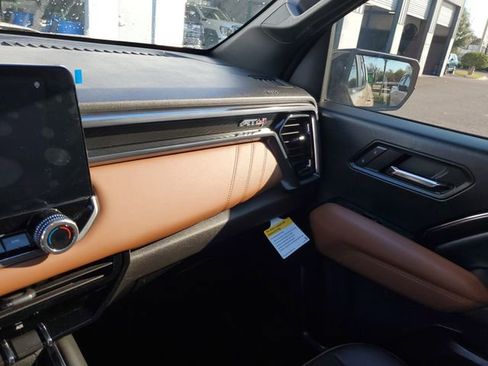 Used 2024 GMC Canyon AT4 image 25