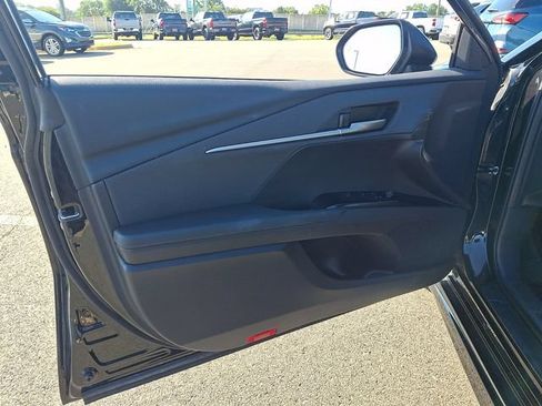 Used 2025 Toyota Camry SE FWD image 12